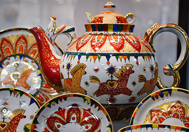 Am 5. Dezember 1994 wird die von Maria Seltmann gestiftete Sammlung chinesischen Porzellans im Internationalen Keramikmuseum eröffnet. 