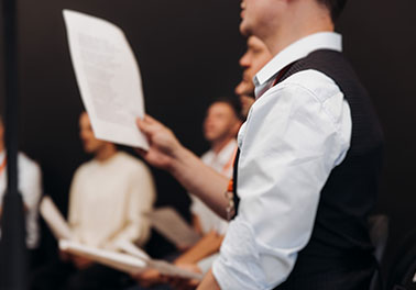 An neuen Ideen mangelt es dem Weidener Kammerchor für 2015 nicht. Er will in diesem Jahr ein Konzeptkonzert mit Orchester und Gastsolisten geben. Vorsitzender Gerhard Huber dankte OB Kurt Seggewiß, der Sparkasse Oberpfalz Nord und der Maria-Seltmann-Stiftung. (Auszug aus dem NT.) 