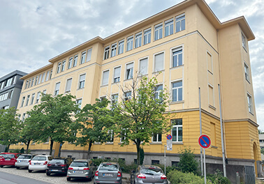 Europäische Gastschüler verbessern am Augustinus-Gymnasium ihre Deutschkenntnisse. Sie gewinnen einen Einblick in das Alltagsleben in Deutschland und lernen das Schulsystem hier kennen. Das Projekt wird finanziell unterstützt von der Bayerischen Staatskanzlei, dem Deutsch-Tschechischen Zukunftsfonds, der Maria-Seltmann-Stiftung Weiden und einer Reihe privater Sponsoren.